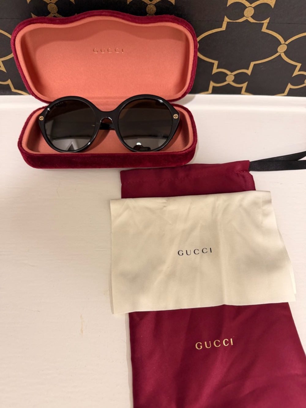 Gucci Black Round Sunglasses with Gold Details - Picture 2 of 5